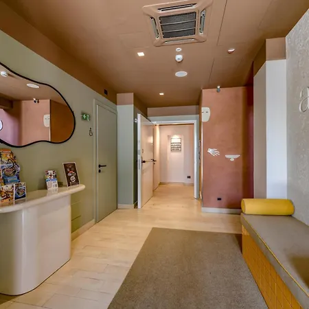 Western Arya Hotel 3*