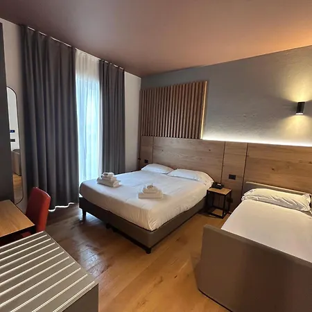Western Arya Hotel 3*