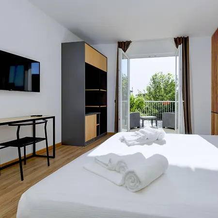 Western Arya Hotel